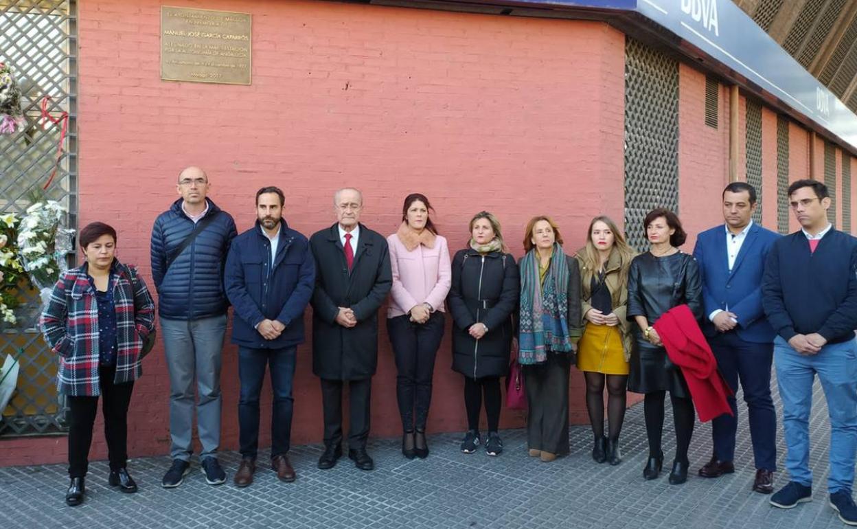 Miembros de la corporación municipal de la capital, en el homenaje.