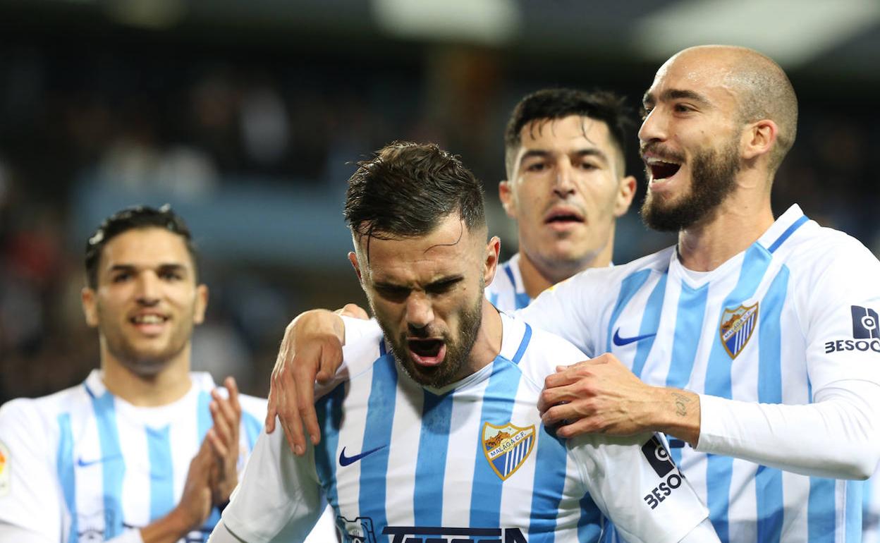 Sadiku celebra su primer tanto.