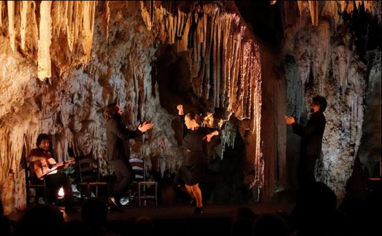 La Cueva de Nerja no acogerá más conciertos en su interior.