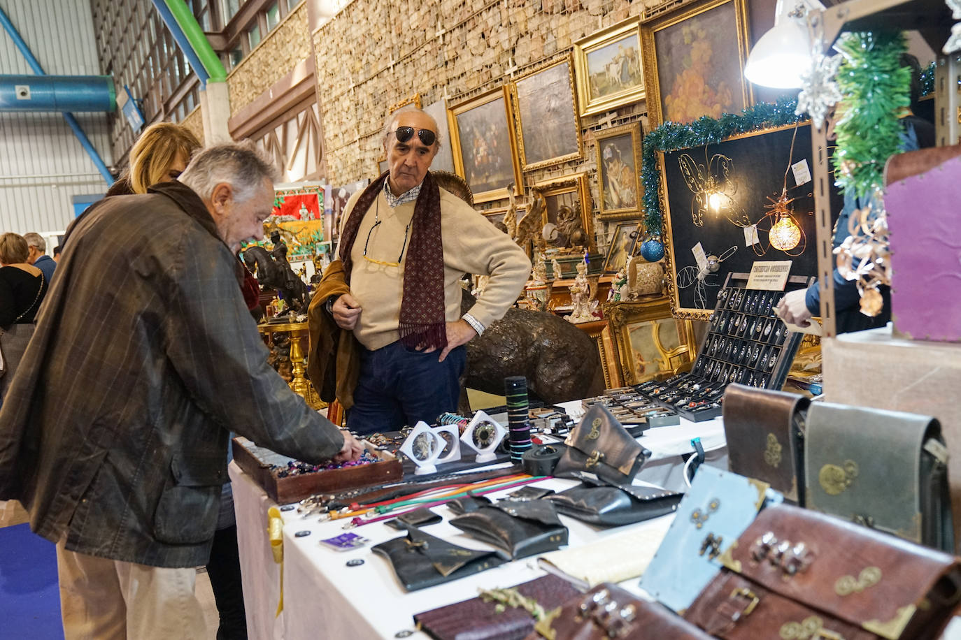 Hasta el lunes se pueden realizar compras, comer o asistir a actuaciones en el Palacio de Ferias de Málaga 