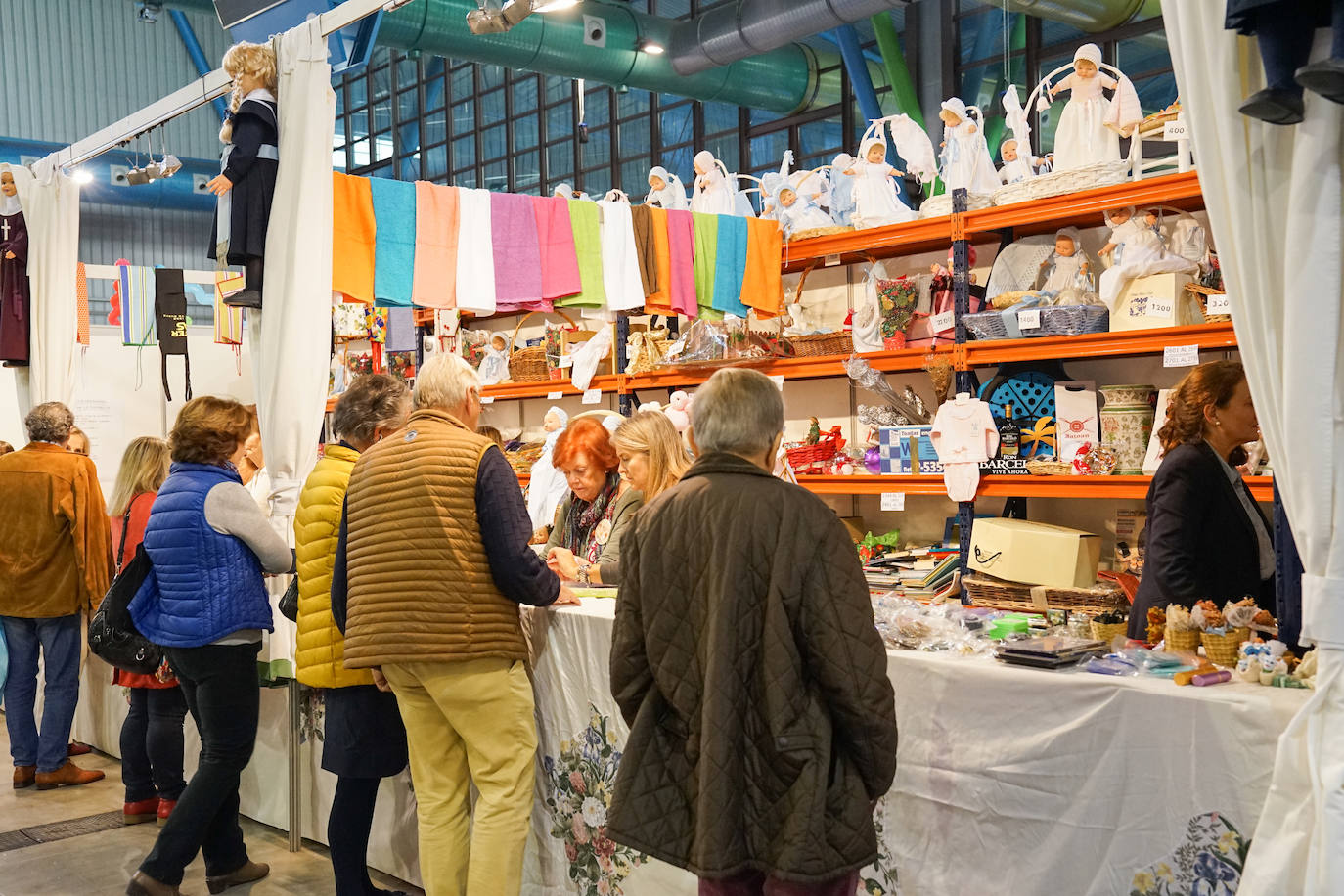 Hasta el lunes se pueden realizar compras, comer o asistir a actuaciones en el Palacio de Ferias de Málaga 