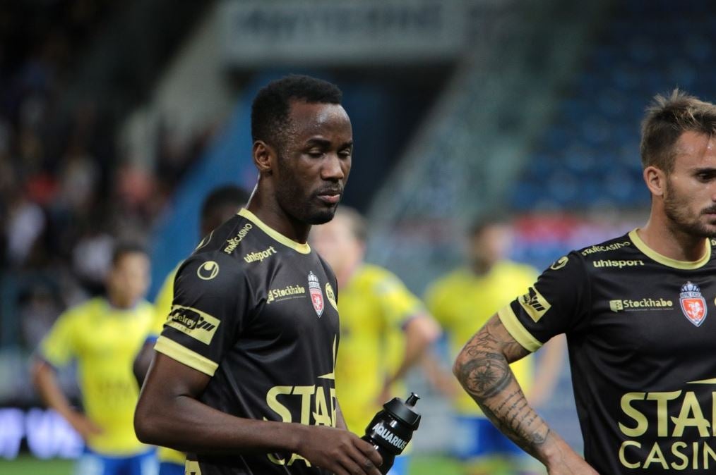 Repasamos las imágenes del precoz excanterano del Málaga que vivió un calvario de traspasos durante un año y medio, y finalmente encontró estabilizarse en la Liga belga. El camerunés se sincera para SUR sobre su salida del club blanquiazul, envuelta en polémica, y sus planes futuros.