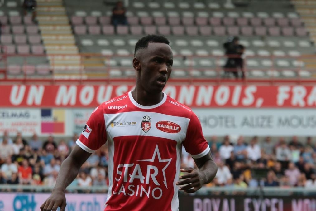 Repasamos las imágenes del precoz excanterano del Málaga que vivió un calvario de traspasos durante un año y medio, y finalmente encontró estabilizarse en la Liga belga. El camerunés se sincera para SUR sobre su salida del club blanquiazul, envuelta en polémica, y sus planes futuros.
