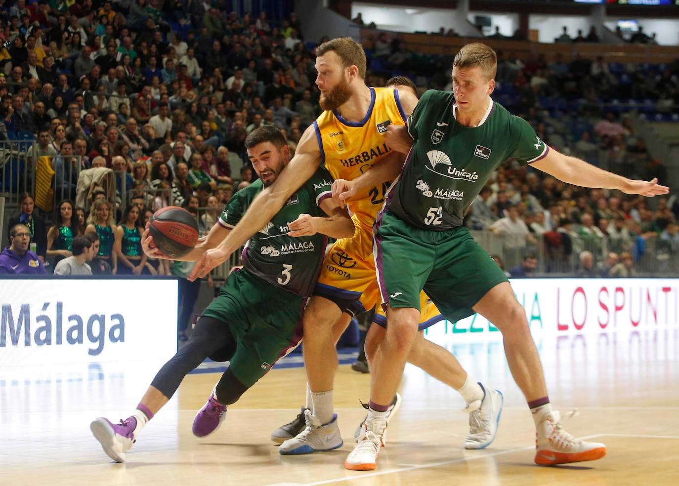 El Unicaja logra ganar al Gran Canaria