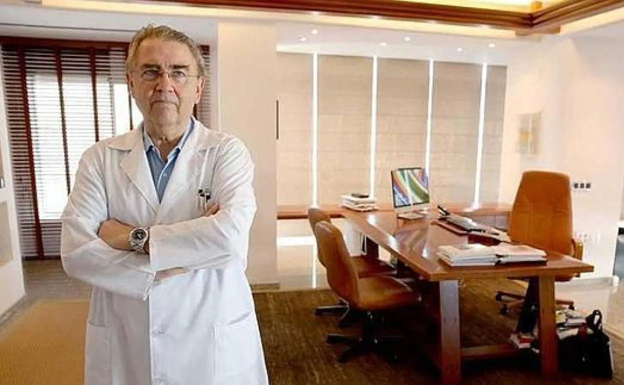 El urólogo malagueño Pedro Torrecillas, distinguido en los Premios European Award 2019