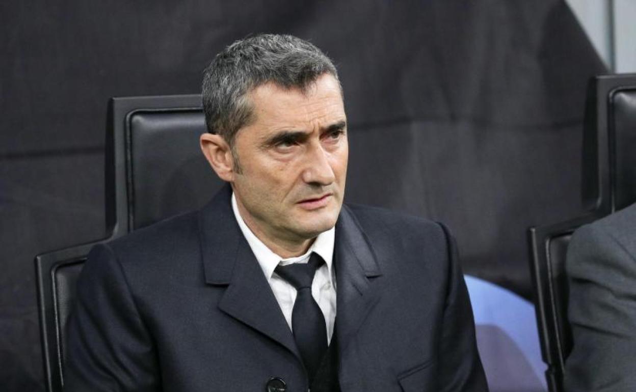 Ernesto Valverde, en el banquillo durante el partido contra el Inter. 