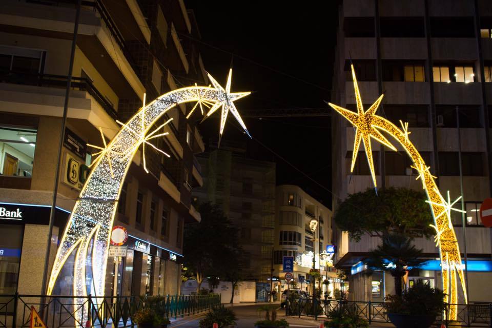 Así luce la iluminación navideña en los principales municipios de Málaga. En la imagen, el alumbrado de Estepona.