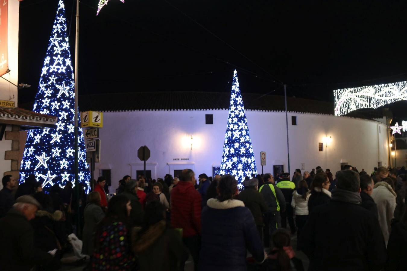 Así luce la iluminación navideña en los principales municipios de Málaga. En la imagen, las luces de Ronda.