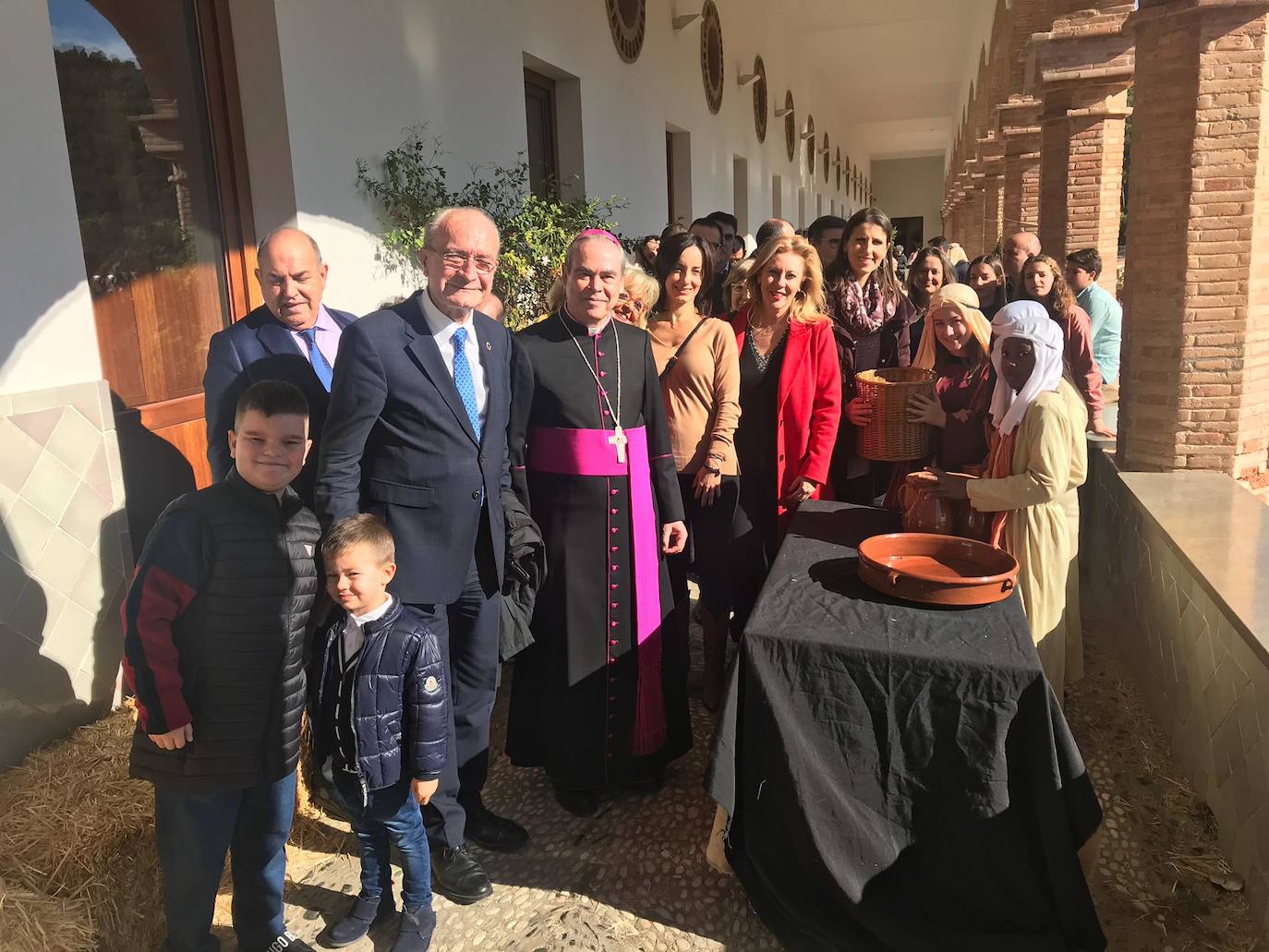 Belen viviente en la Casa Diocesana, inaugurado el sábado 14 de diciembre por el obispo de Málaga, Jesús Catalá, y el alcalde Francisco De la Torre.