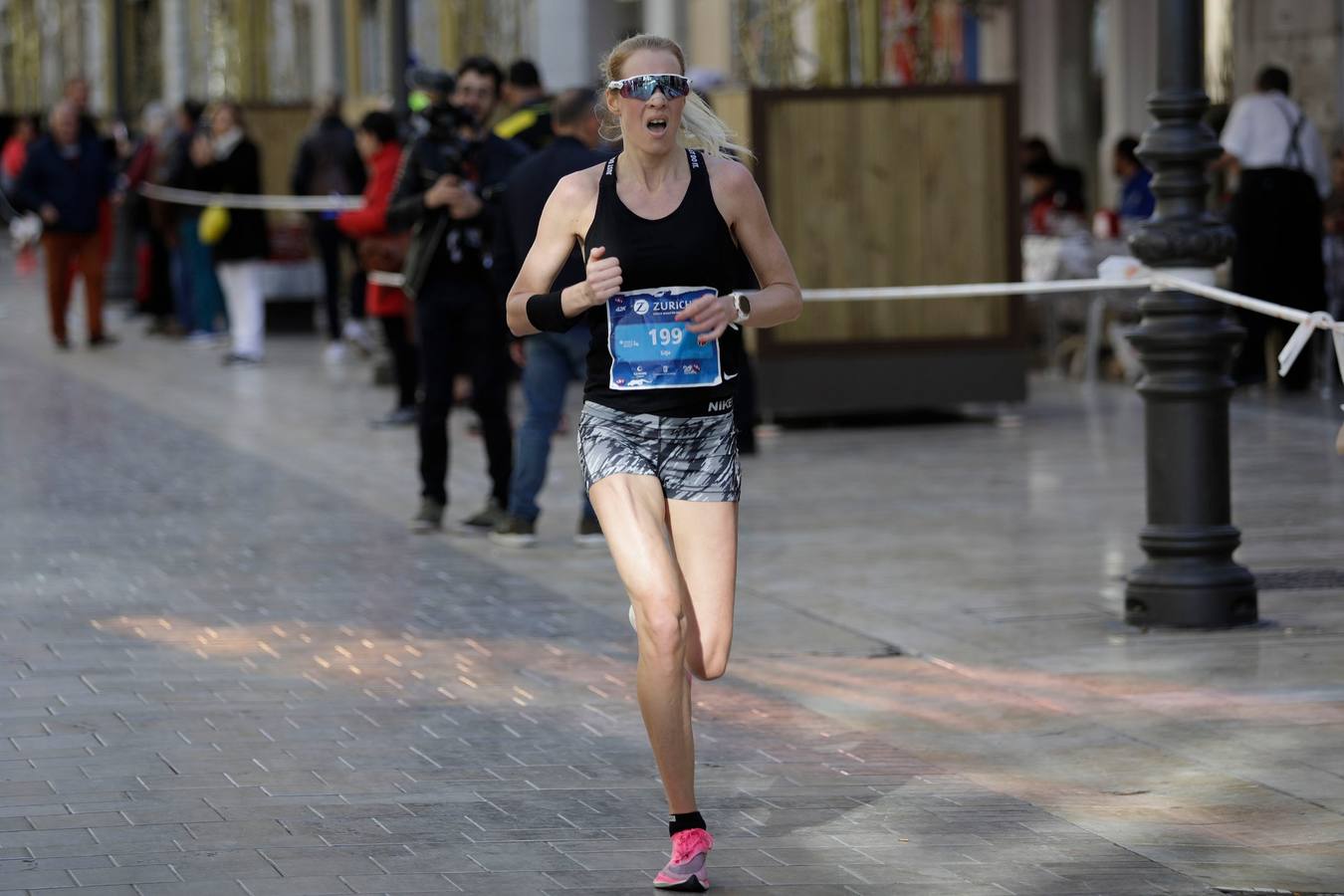 Los corredores, en calle Larios