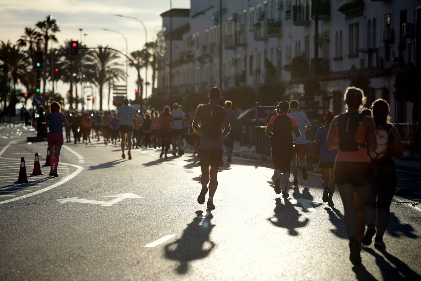 En la imagen, los corredores, en calle Princesa