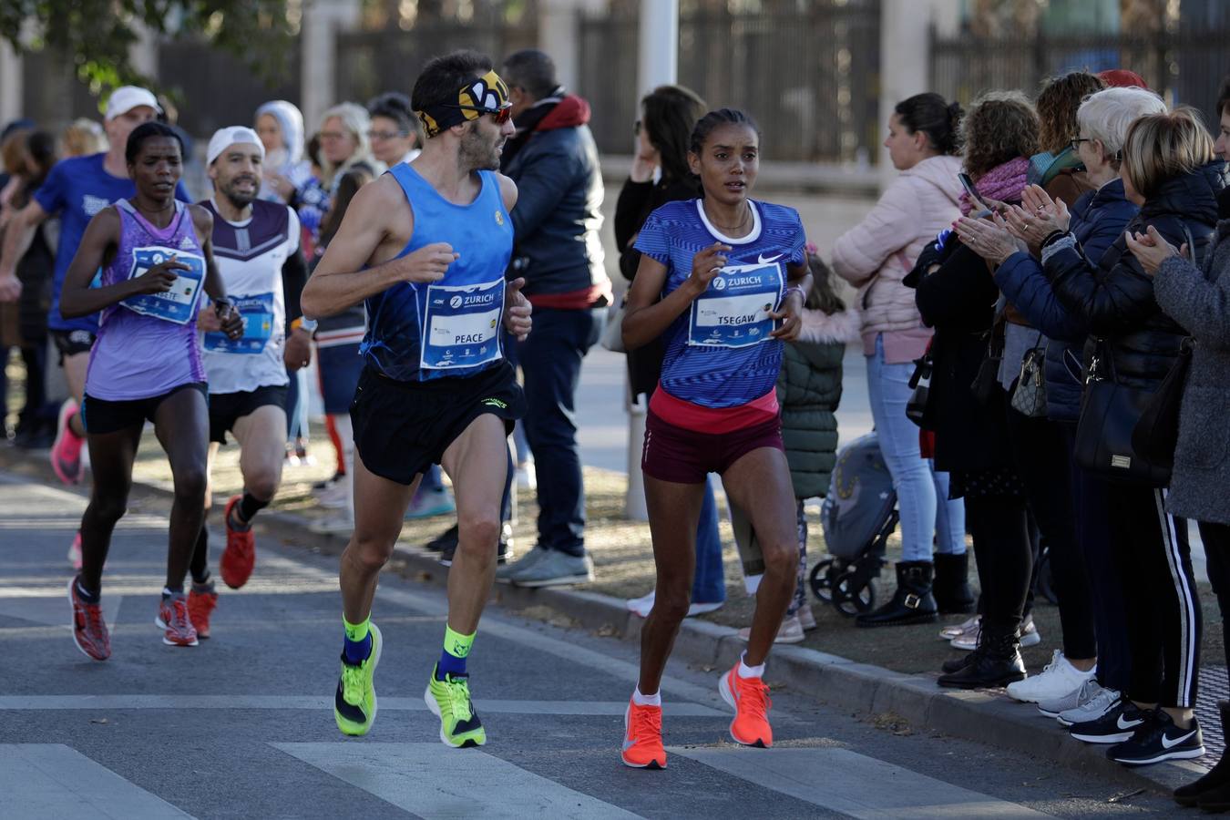 En la imagen, los corredores, cerca de la Plaza de la Marina