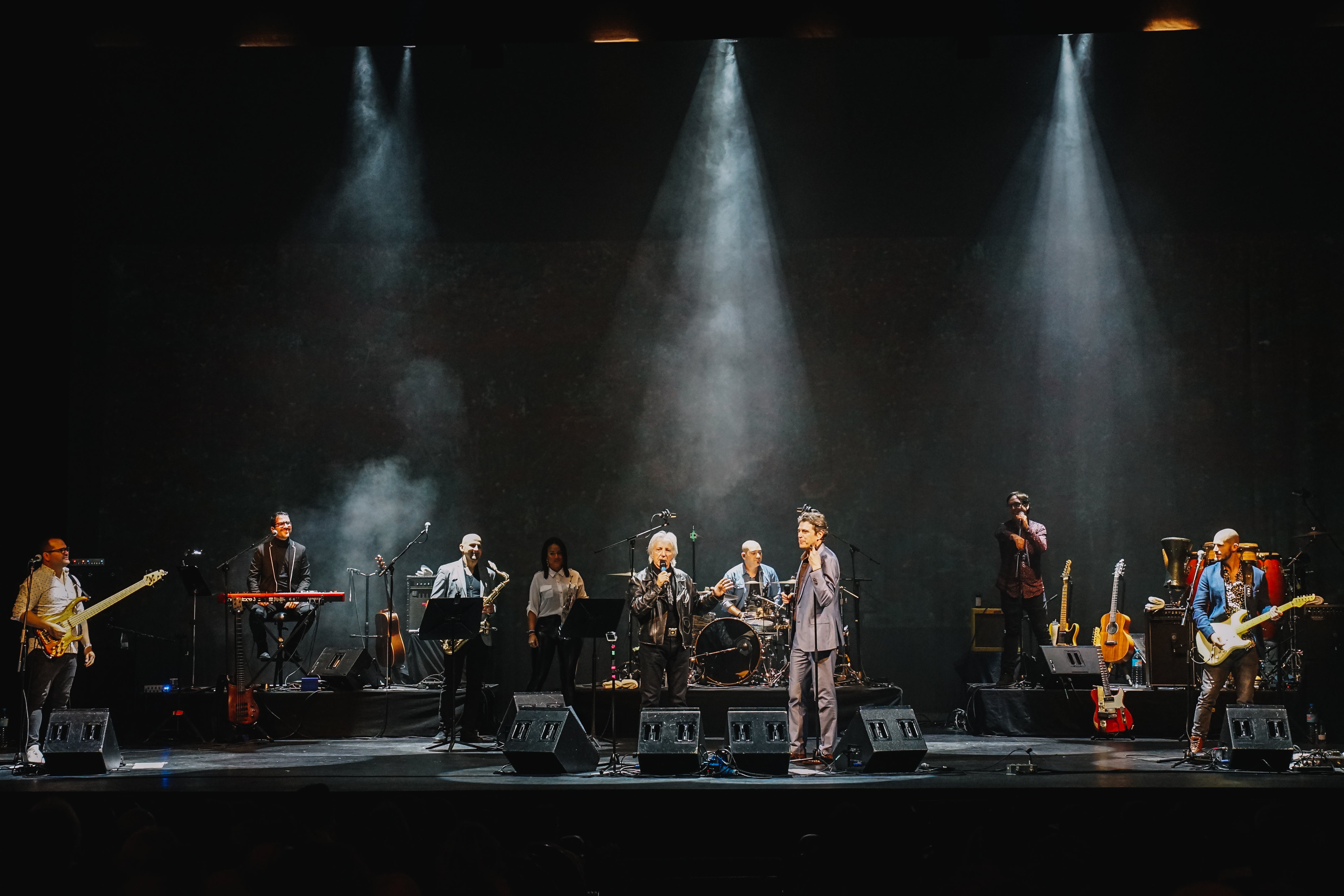 'El vaivén de las olas / Canciones entre amigos' para celebrar y repasar sus grandes éxitos