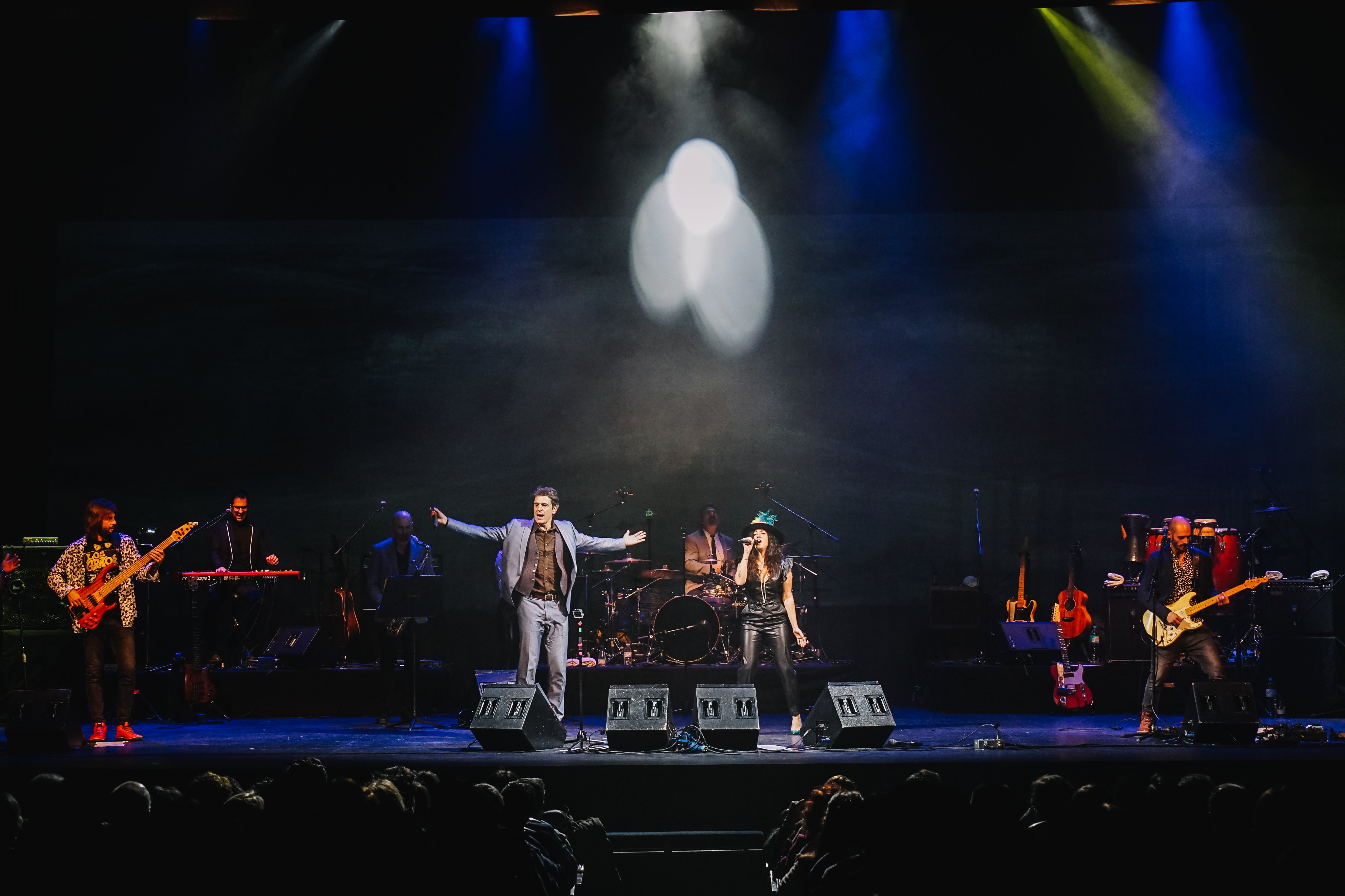 'El vaivén de las olas / Canciones entre amigos' para celebrar y repasar sus grandes éxitos