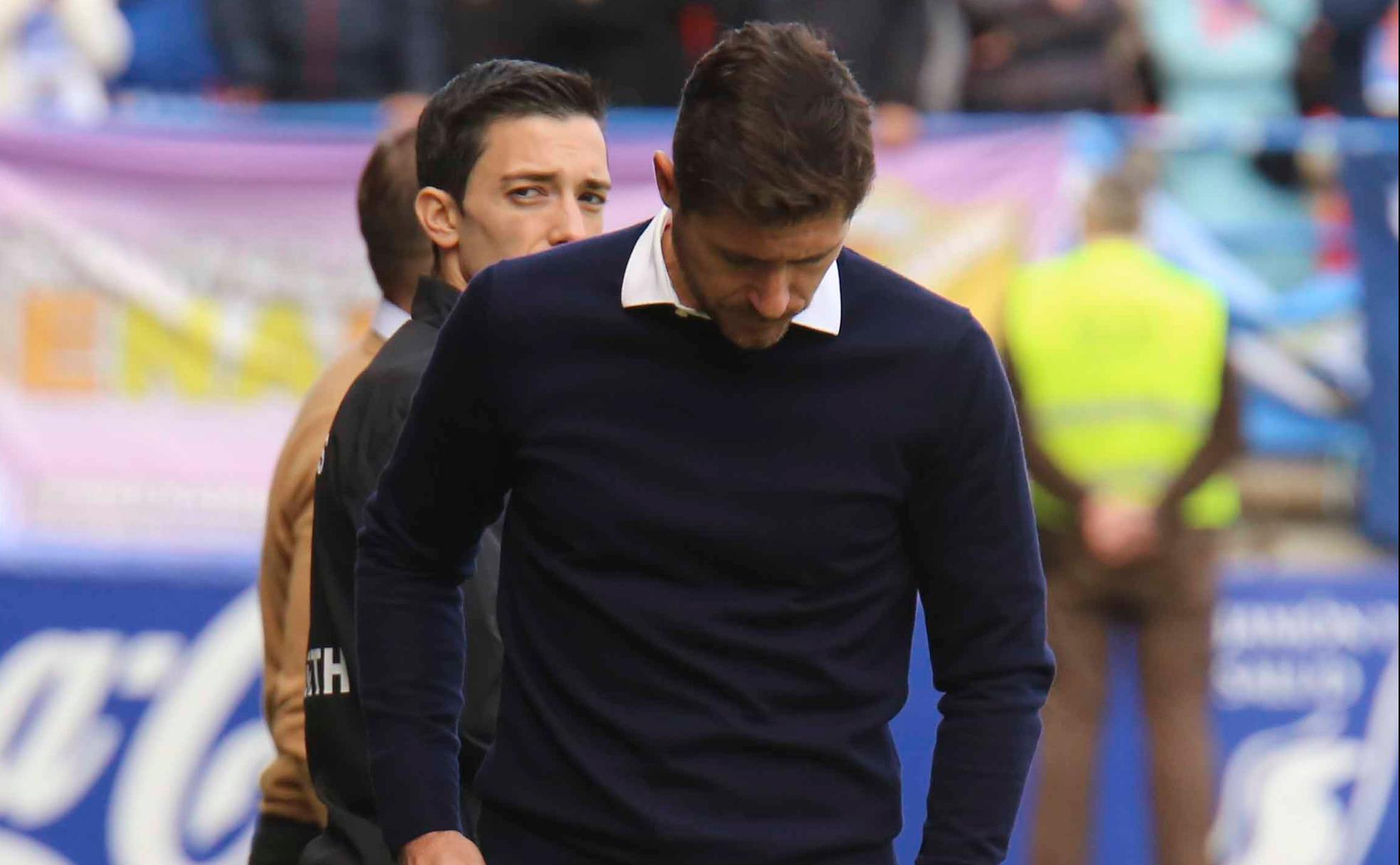 Víctor, cabizbajo durante el partido del pasado domingo en Almendralejo.