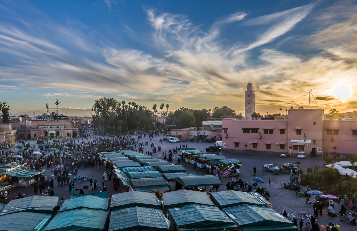 Marrakech, Capital de la Cultura Africana. La ciudad marroquí será en 2020 la primera Capital de la Cultura Africana y con este motivo se potenciará más que nunca su rico patrimonio. Además, el país ha mejorado su infraestructura de carreteras y el primer tren de alta velocidad permite viajar de Casablanca a Tánger en solo dos horas. Un buen momento para lanzarse a un país repleto de contrastes paisajísticos y culturales, con museos interesantes (como el de Saint Laurent o el primer museo del norte de África dedicado a las mujeres, ambos en Marrakech), con innumerables connotaciones literarias (por ejemplo, en la ciudad de Tánger), una riquísima arquitectura y patrimonio cultural y gastronómico, y la posibilidad nada desdeñable de hacer una escapada para dormir una noche en pleno desierto del Sáhara.