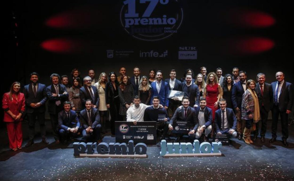 Foto de familia de los premiados