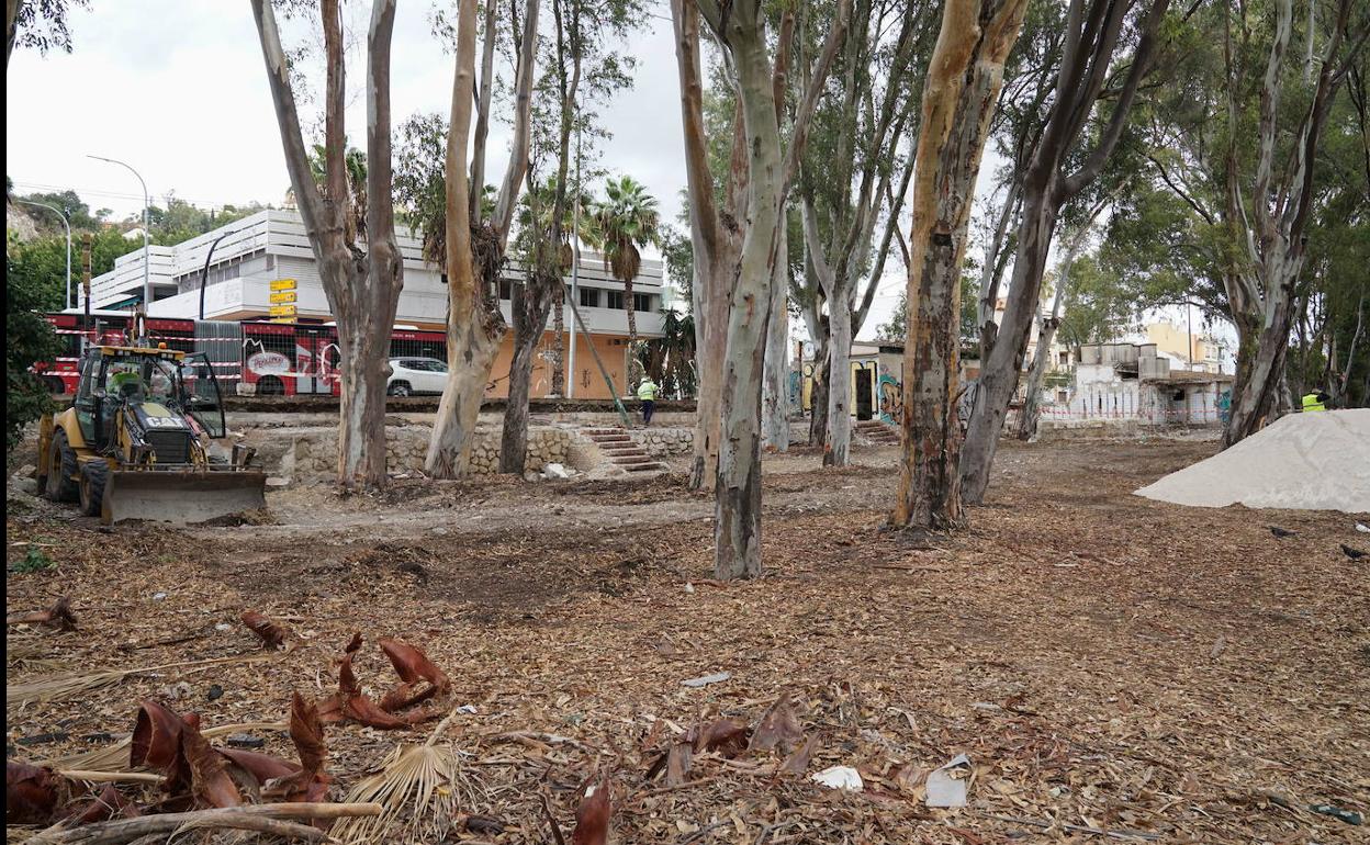 Trabajos para acondicionar de forma provisional el antiguo 'camping' como parque público. 