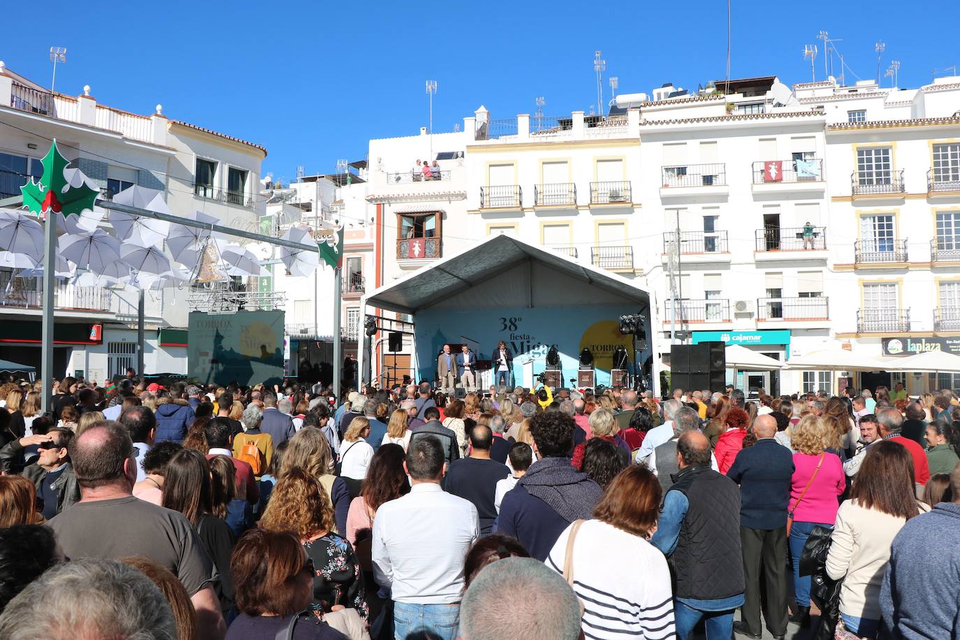 Gran ambiente en la fiesta de las Migas de Torrox 