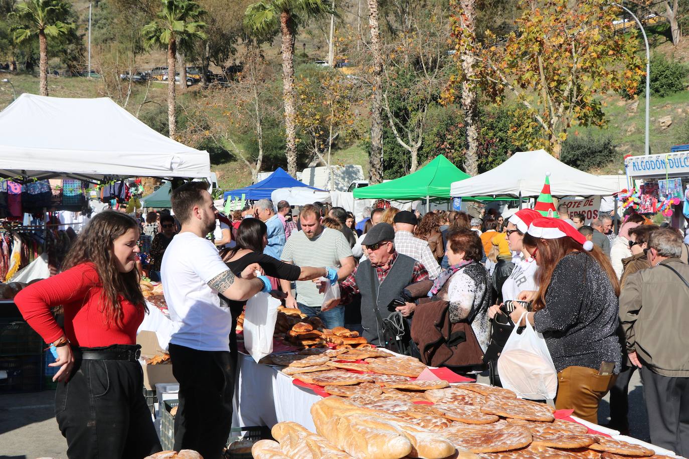 Gran ambiente en la fiesta de las Migas de Torrox 