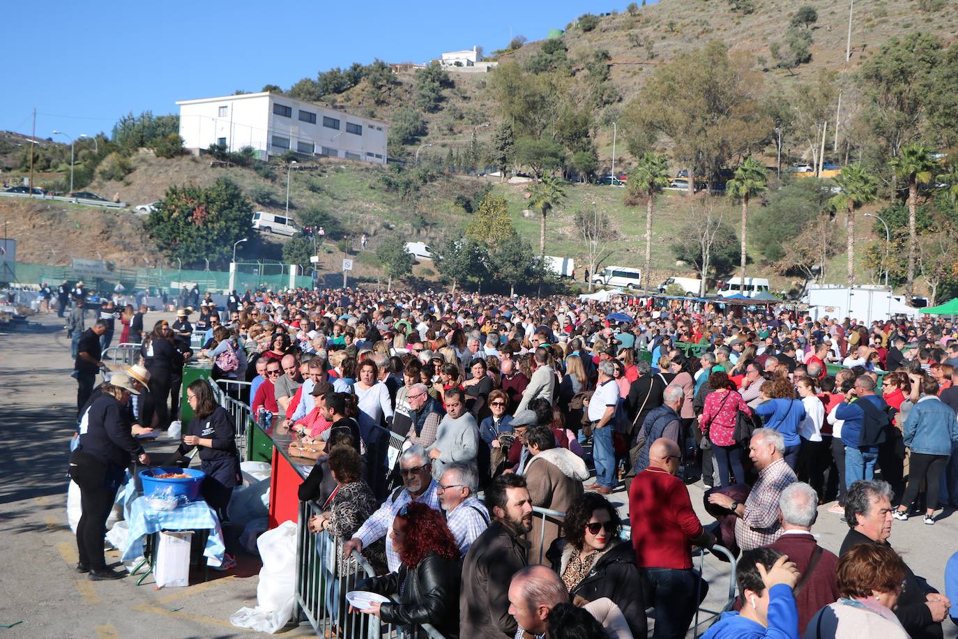 Gran ambiente en la fiesta de las Migas de Torrox 