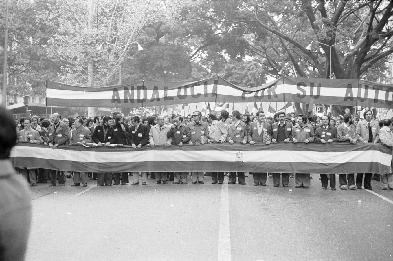 Alameda, cabecera de la manifestación popular a favor de la autonomía andaluza. Diciembre, 1977.