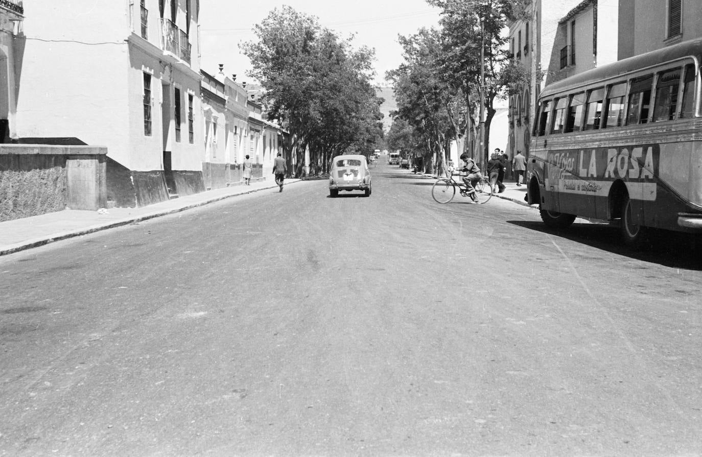 Alameda de Capuchinos, vista desde la plaza de Capuchinos. Abril, 1959.