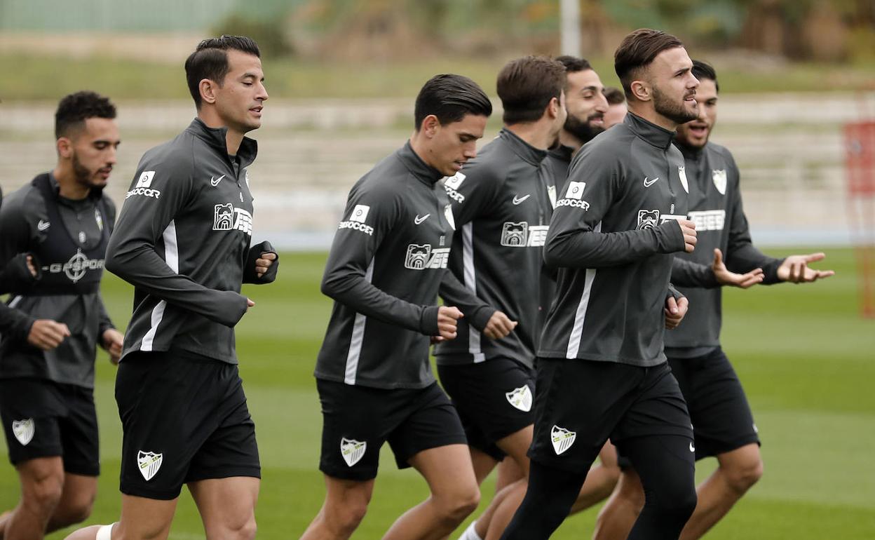 Luis Hernández, que se reincorporó al trabajo, junto a Renato y Sadiku, entre otros, esta mañana. 