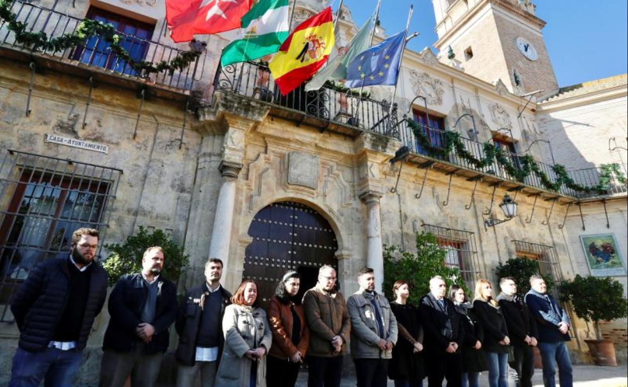 Minuto de silencio a las puertas del Ayuntamiento.