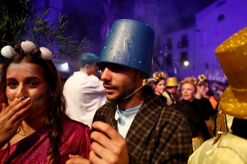 La localidad malagueña recibe 2020 con su original celebración