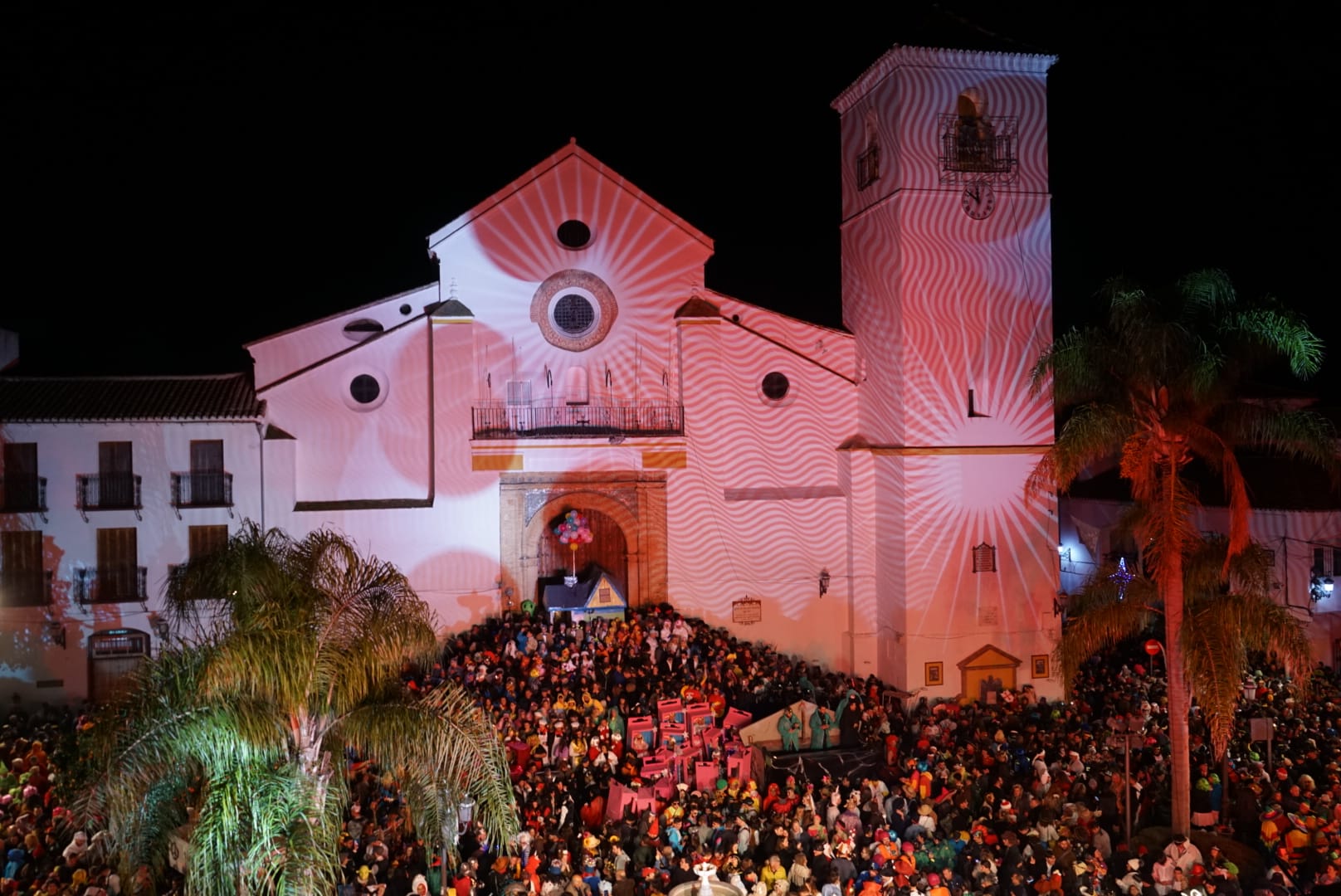 La localidad malagueña recibe 2020 con su original celebración