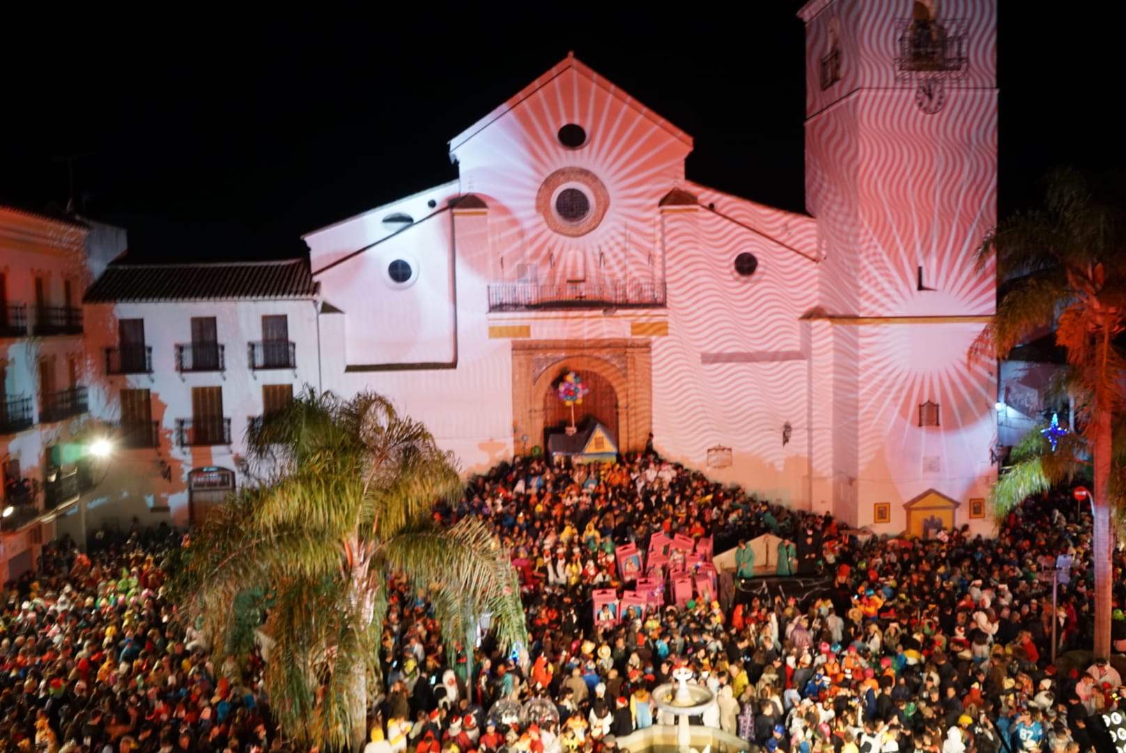 La localidad malagueña recibe 2020 con su original celebración