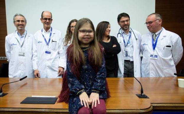 Una niña de 10 años, primera triple trasplantada de corazón, hígado y riñón