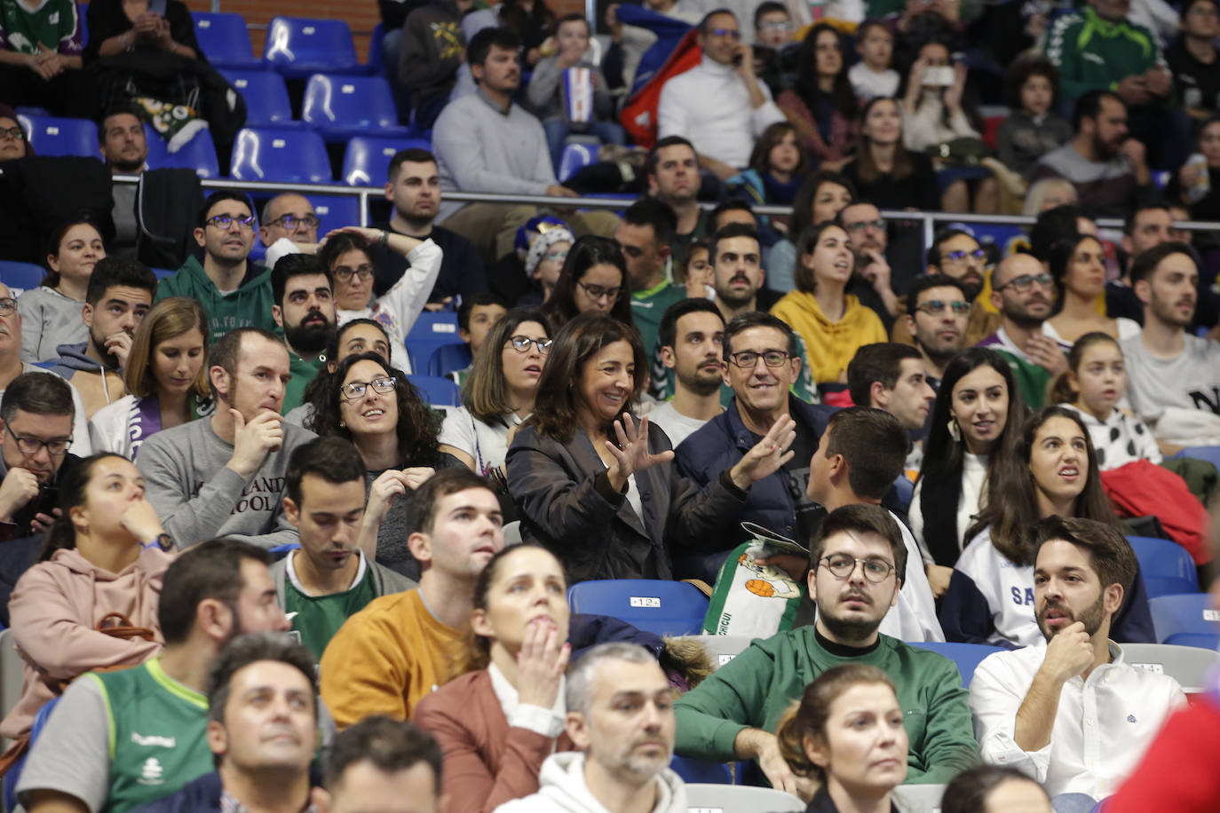 Búscate en las fotos del Unicaja-Obradoiro