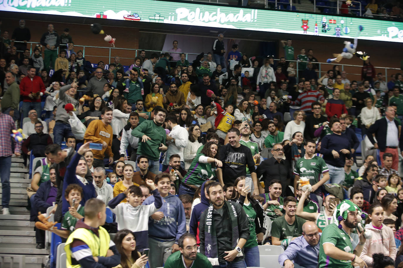 Búscate en las fotos del Unicaja-Obradoiro