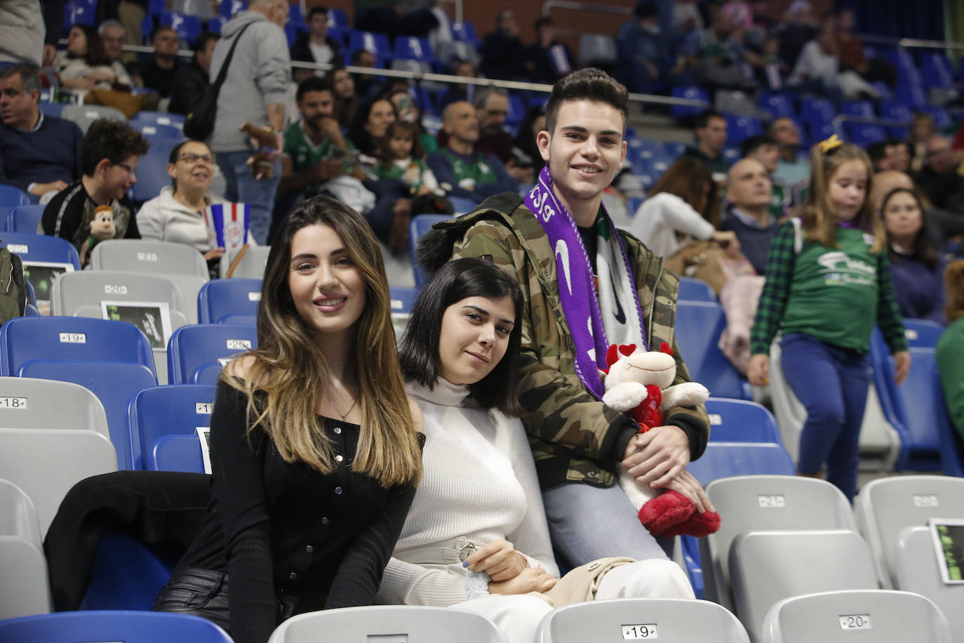 Búscate en las fotos del Unicaja-Obradoiro