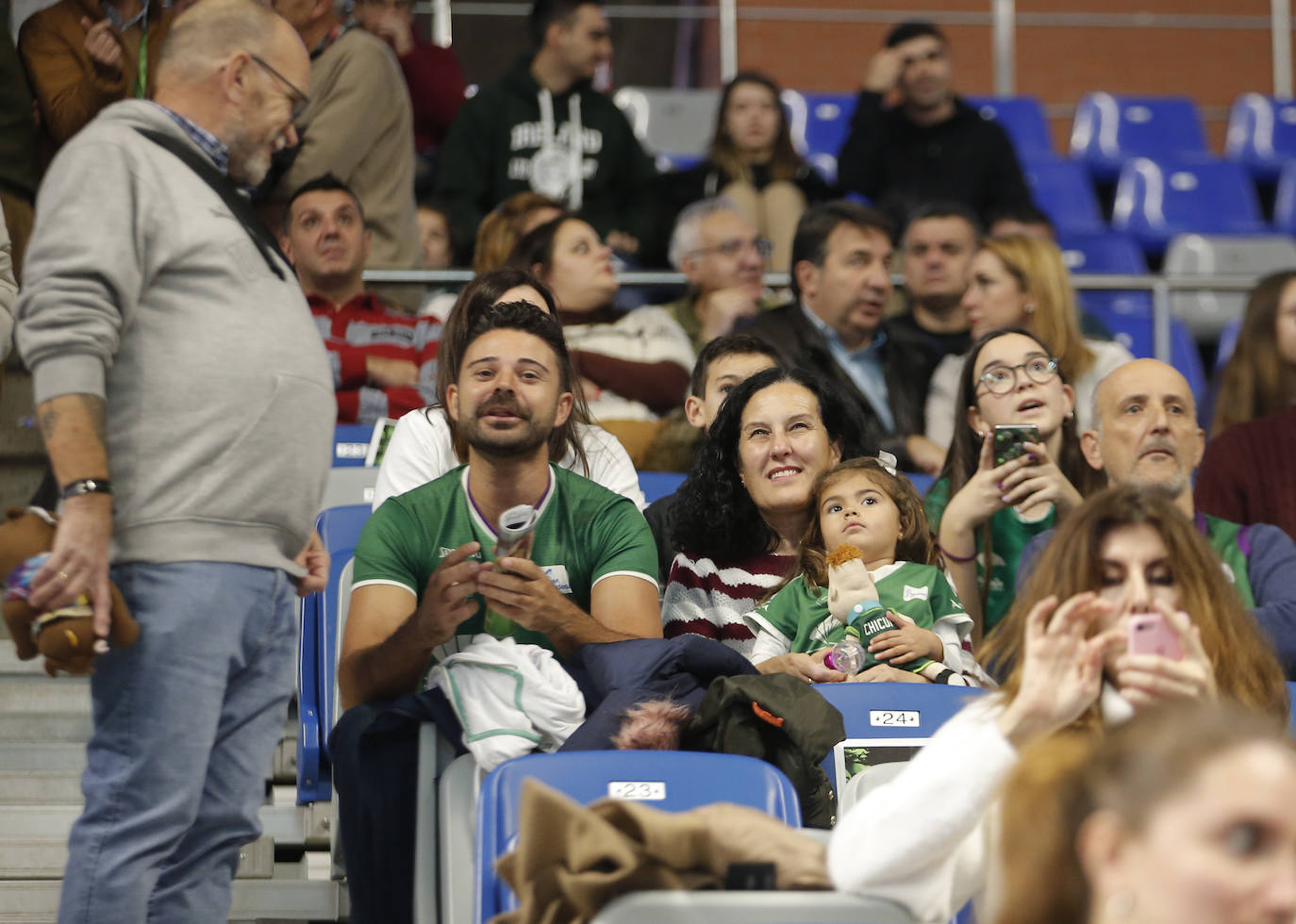 Búscate en las fotos del Unicaja-Obradoiro