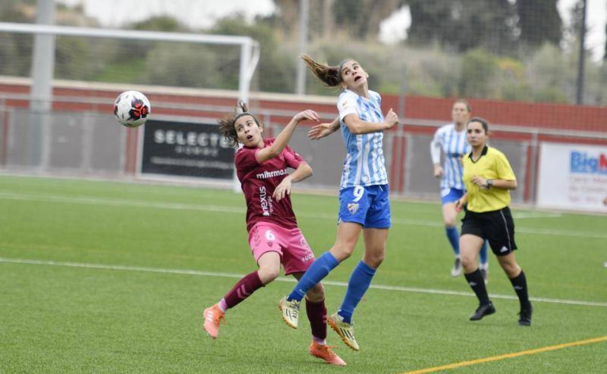 Una jugada del encuentro. 