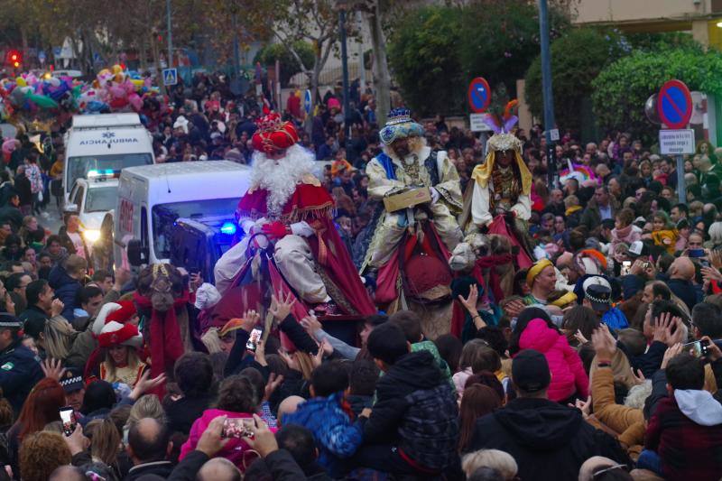 Los Reyes han paseado en camello por el barrio. 