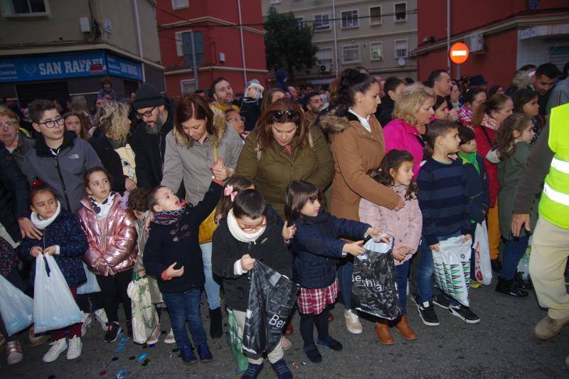 Los Reyes han paseado en camello por el barrio. 