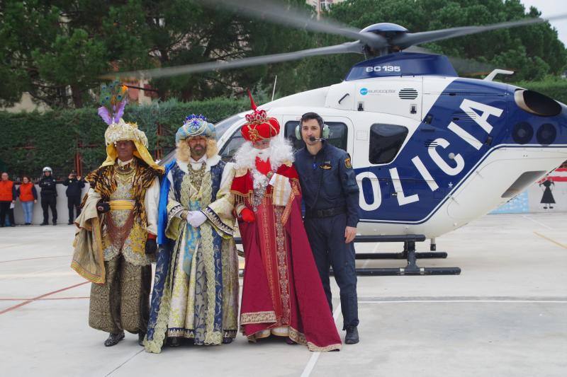 Los Reyes han paseado en camello por el barrio. 