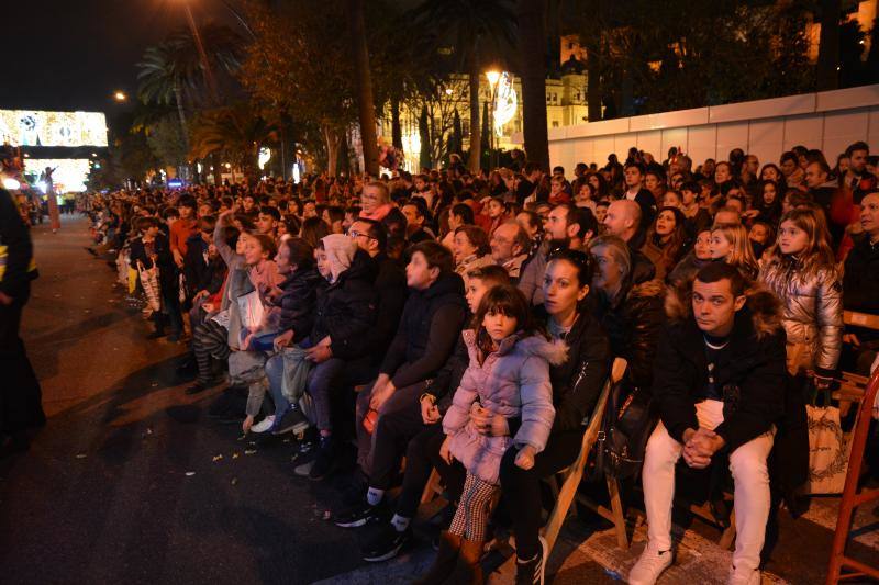 Asistentes a la Cabalgata de Reyes Magos de este año en Málaga capital. 