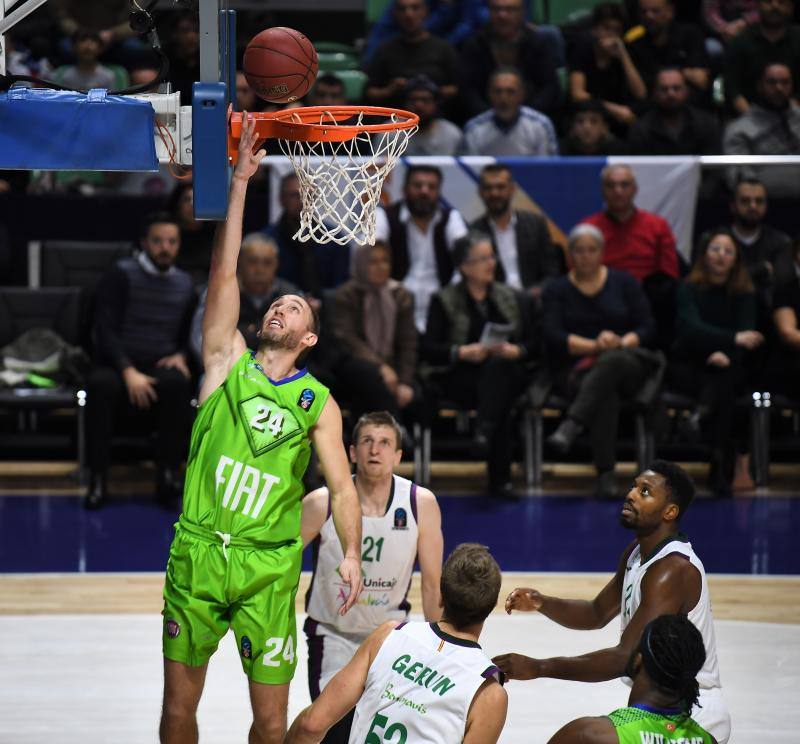 El equipo de Luis Casimiro cae derrotado en su visita al Tofas. 