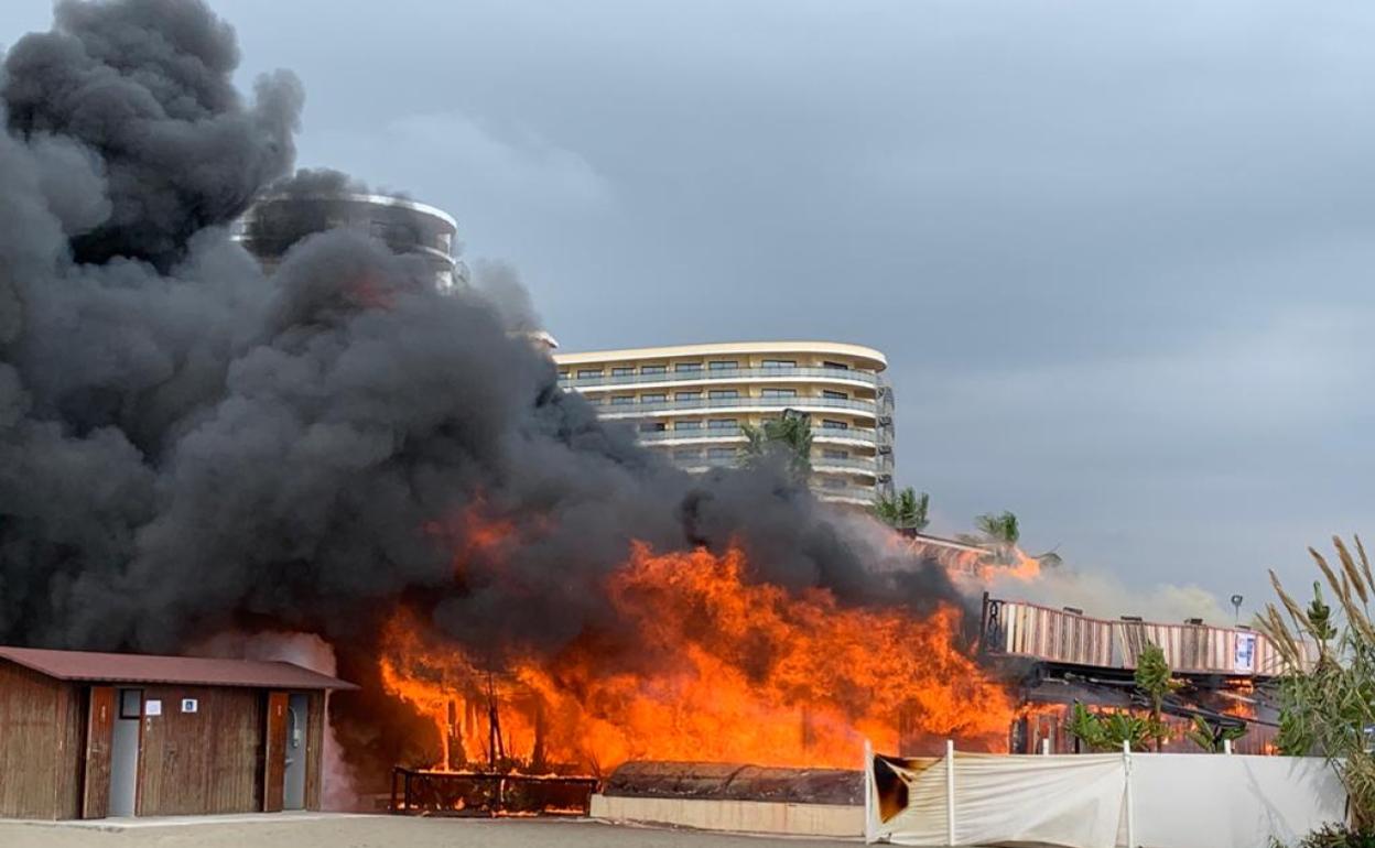 Imagen de archivo del incendio en el chiringuito.