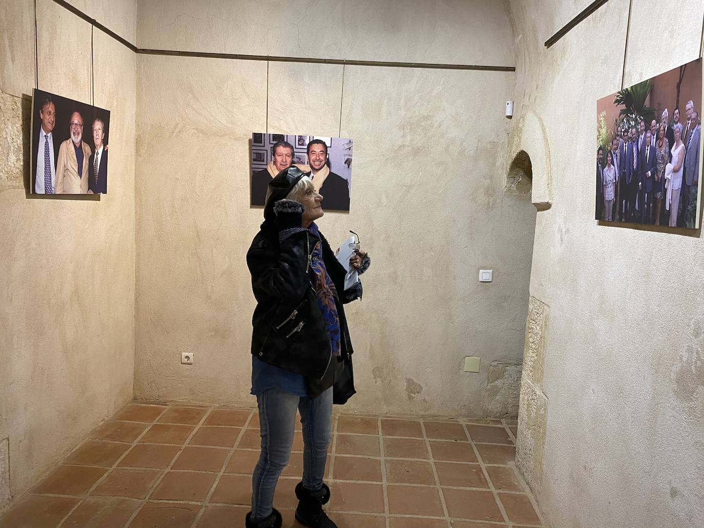 Fotos: Rincón de la Victoria rinde homenaje a Manuel Alcántara con una escultura y una cerámica