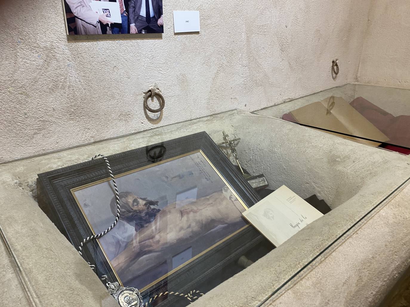 Fotos: Rincón de la Victoria rinde homenaje a Manuel Alcántara con una escultura y una cerámica