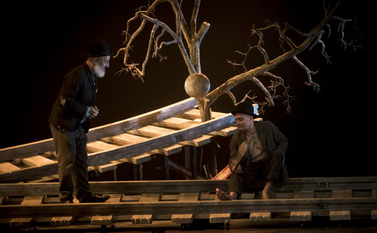 Imagen de la representación del clásico de Beckett anoche en el Teatro Cervantes.