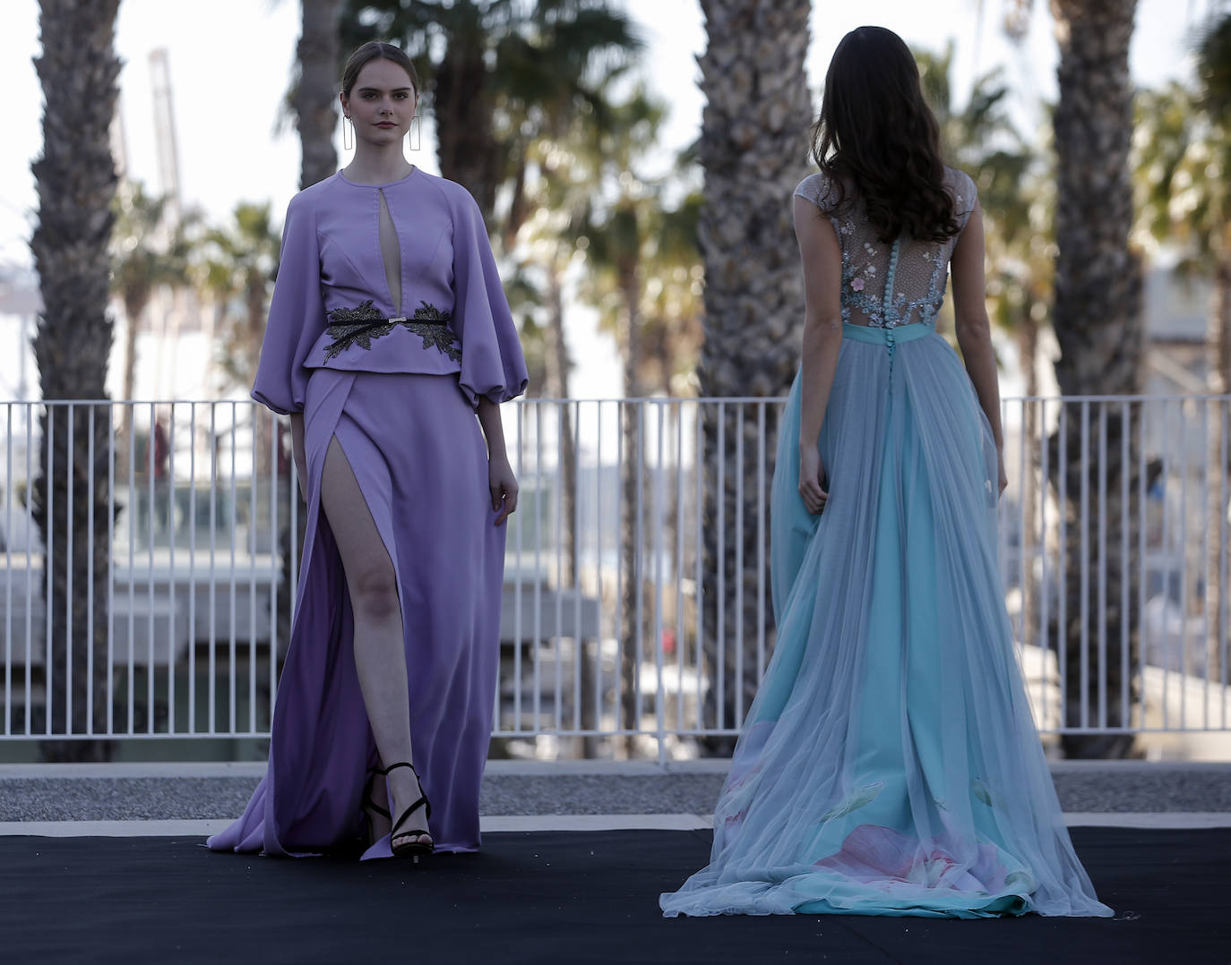 Diseño en lila con mangas abullonadas de Urquízar.