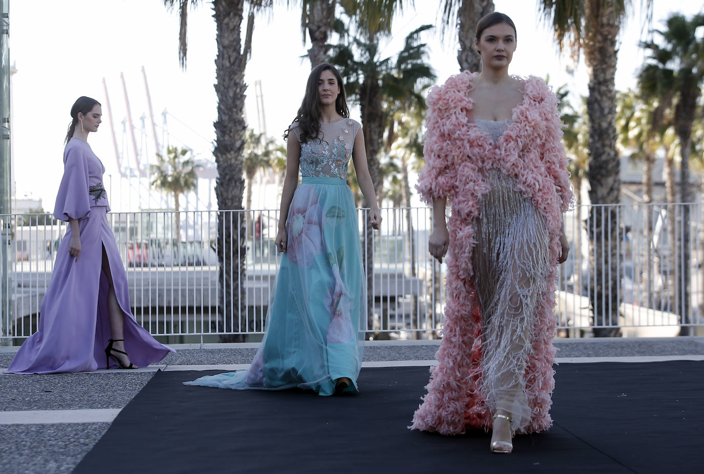 En primer plano, propuesta de Ángel Palazuelos de inspiración marina.