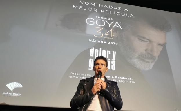 Colas, esta tarde para ver a Banderas y la película en el Albéniz. 